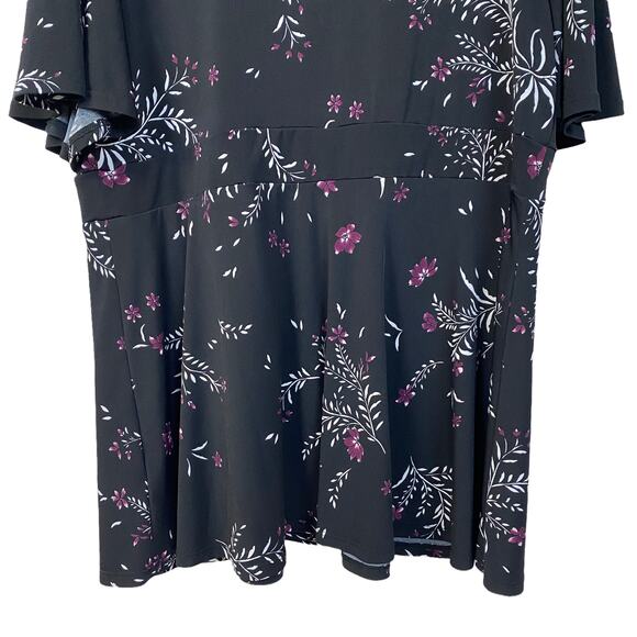 Women's TORRID SZ 2 Short Sleeve Top Blouse Black Floral Print Stretchy - Picture 7 of 8